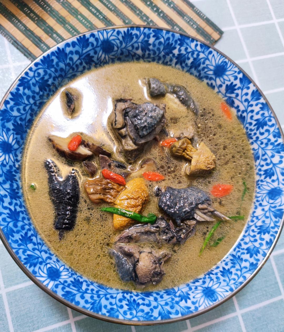 暖心暖胃的乌骨鸡汤