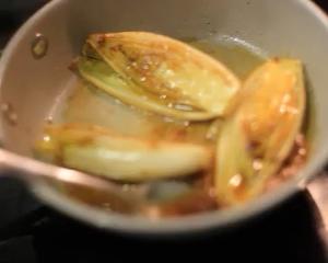 樱桃汁香煎鸭胸肉配焦糖菊苣（带超详细小视频步骤）的做法 步骤20