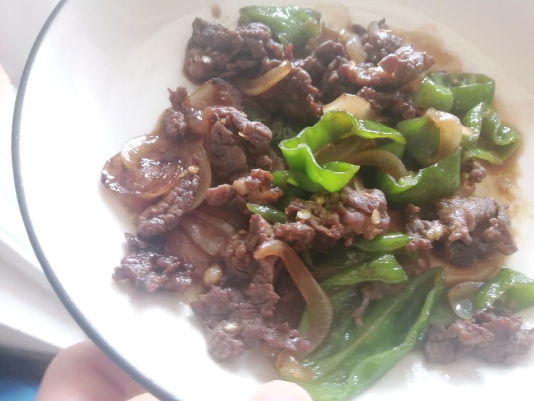 嫩炒牛肉片～～简单快手菜