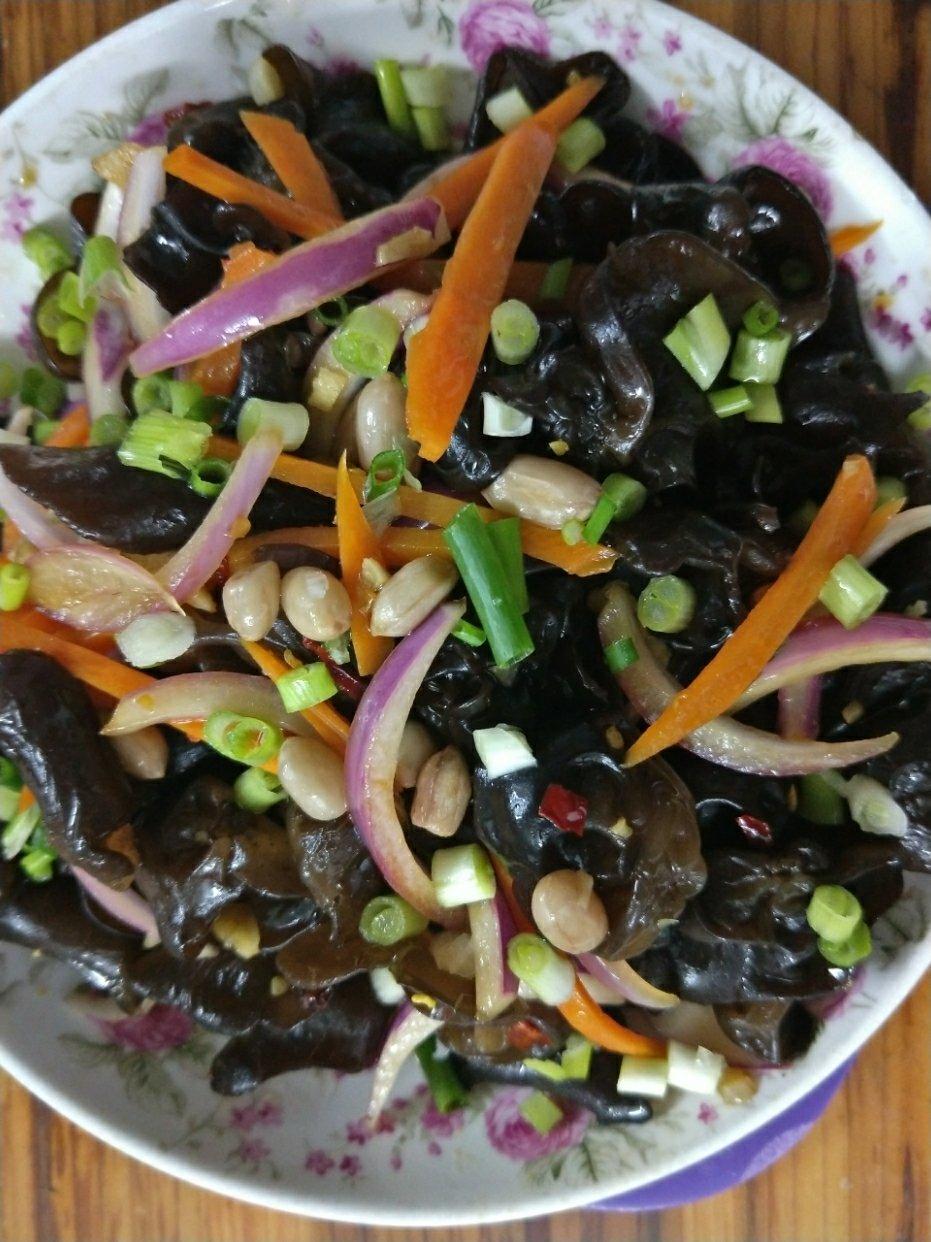 凉拌洋葱木耳–通血管开胃快手凉菜