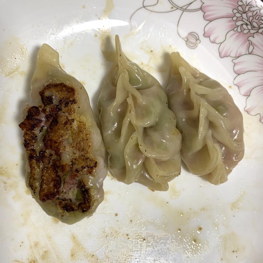 速冻水饺吃腻了吗~变锅贴吧(๑´ڡ`๑)