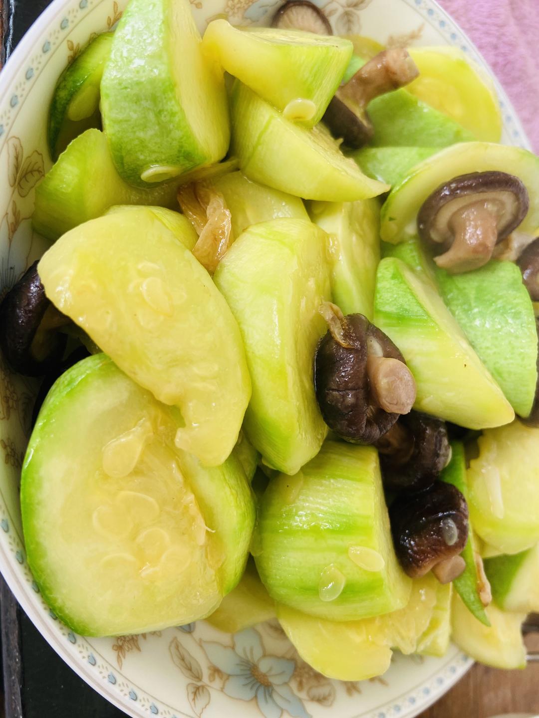 香菇烧北瓜/西葫芦的做法