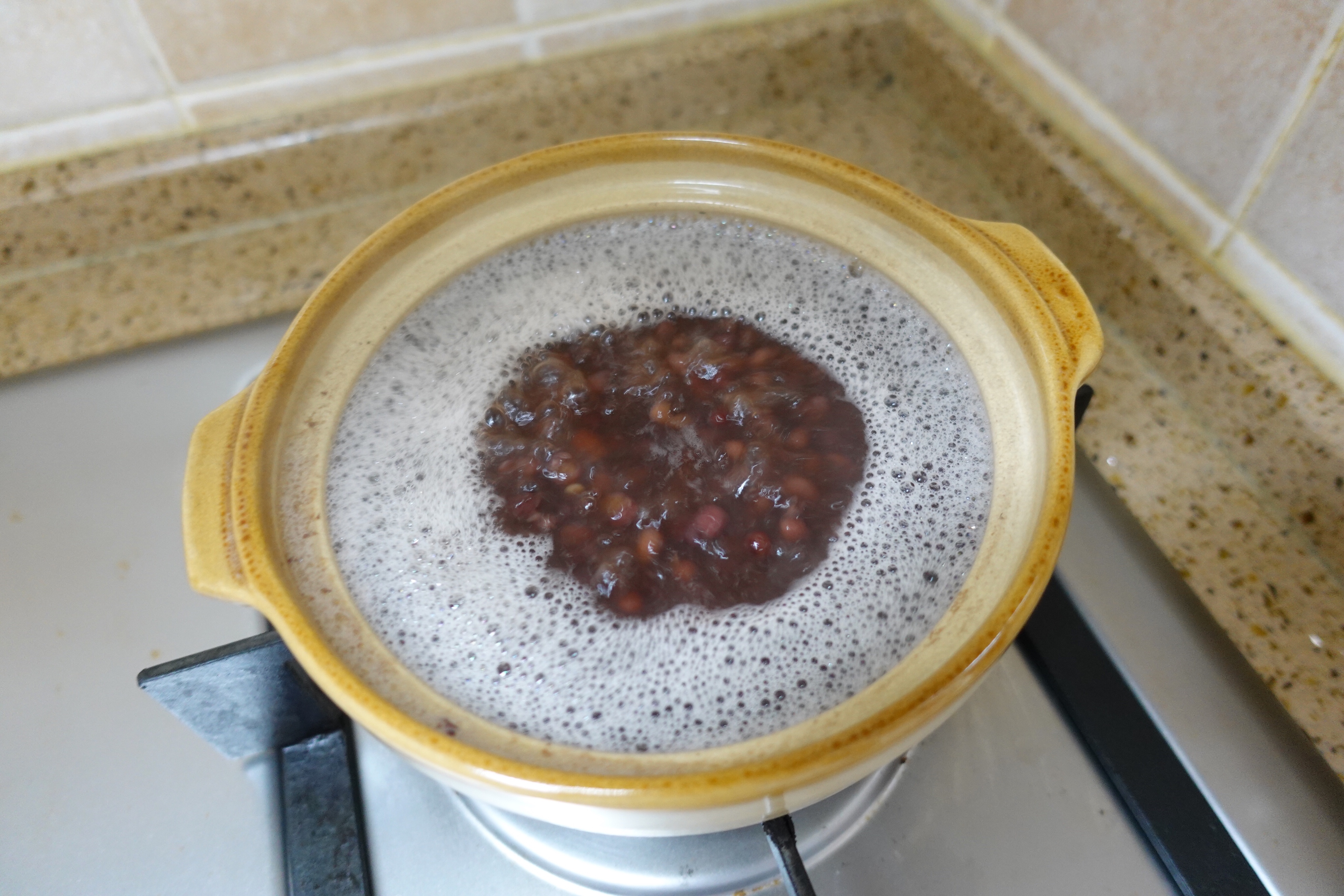 冬日里温暖人心的红豆年糕汤的做法 步骤3