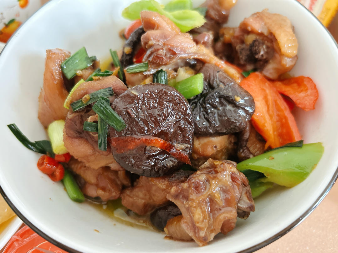 香菇腊鸡煲(不会取名字)