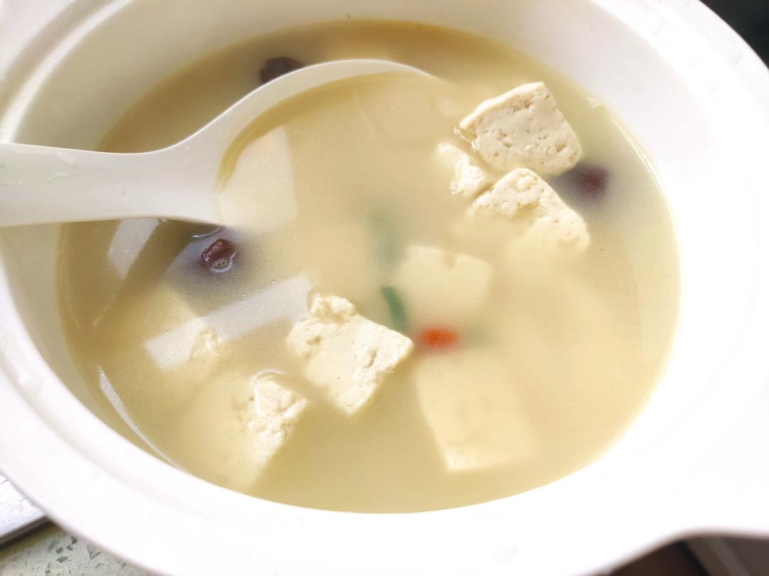 这样做的鲫鱼汤超好喝，奶白奶白的