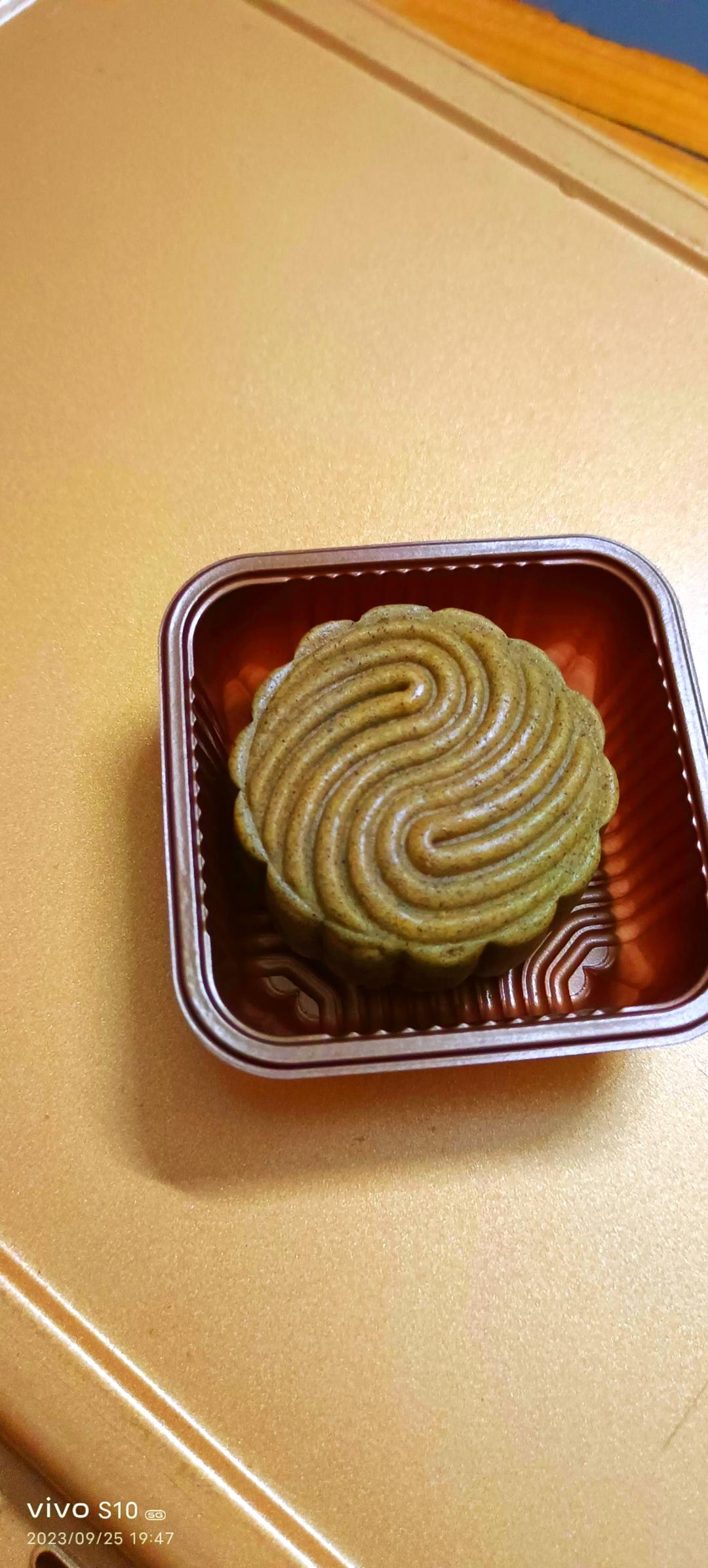 免刷金粉的黑米月饼｜附甜而不腻的椰蓉蔓越莓馅料