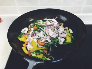 暴走厨房：韭菜炒章鱼的做法 步骤4