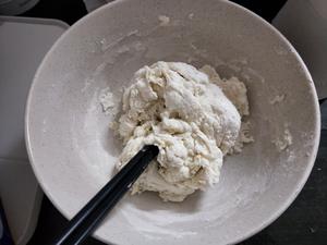 葱香手抓饼皮–纯手工，半烫面法   (很好煎不会粘锅，香酥)的做法 步骤1
