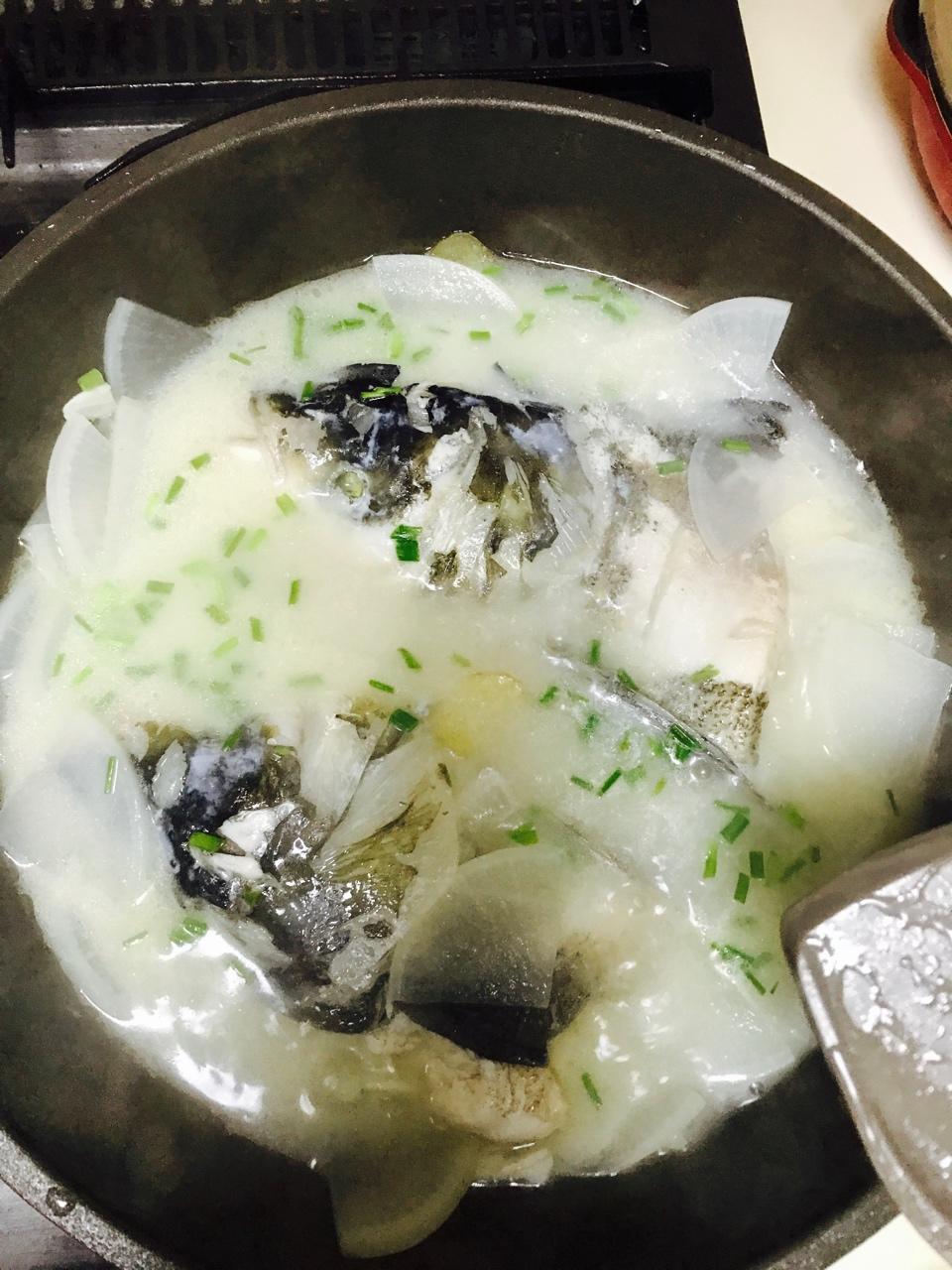 glita做的鱼头萝卜汤