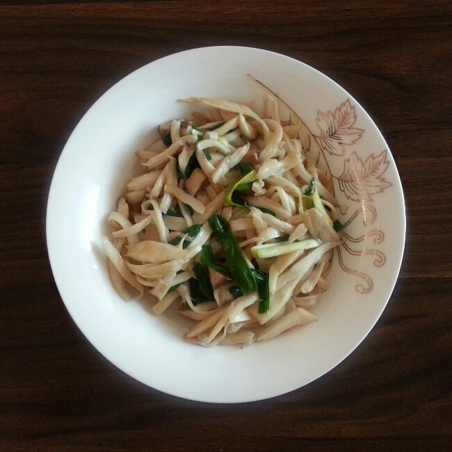 杏鲍菇炒韭菜