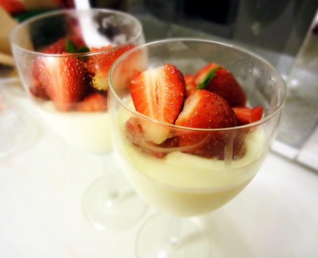 草莓奶油布丁 Panna Cotta的做法