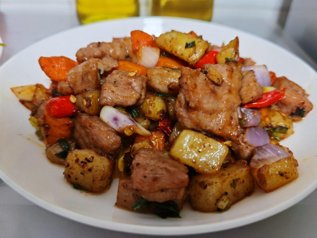 黑椒土豆牛肉粒