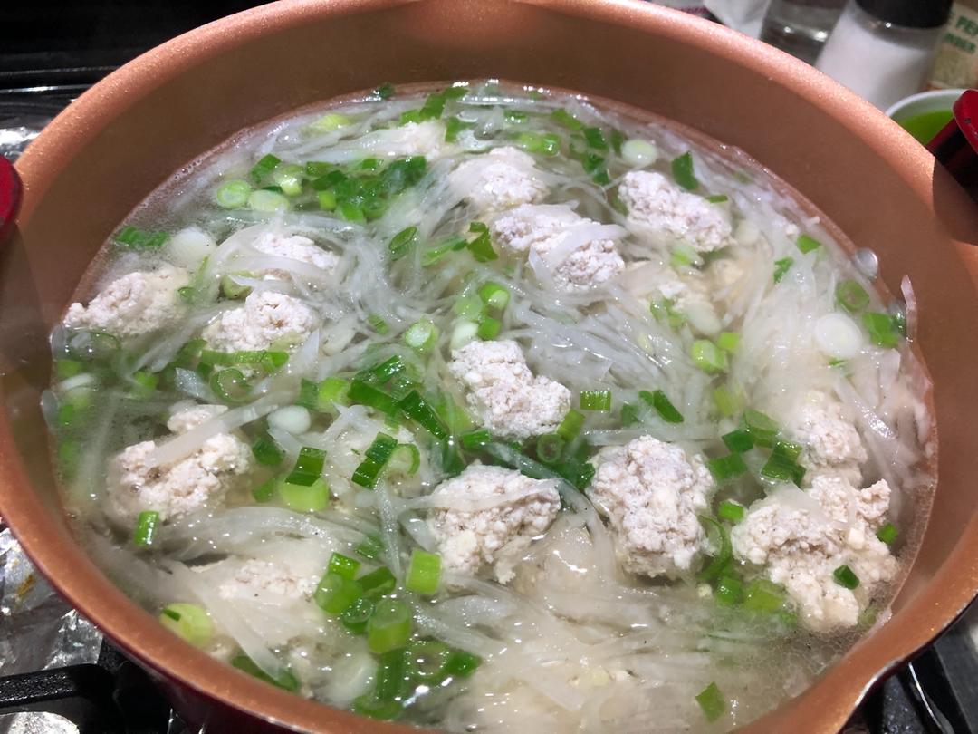 【10分钟系列】白萝卜豆腐圆子汤