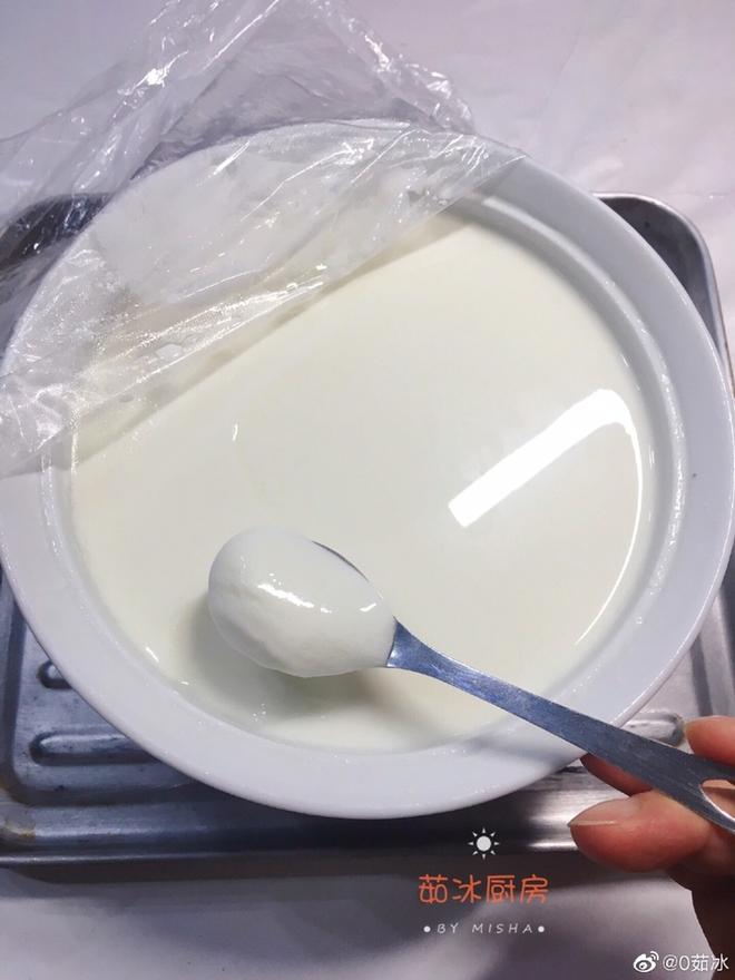 自制酸奶，没有酸奶机，也没有乳酸菌粉，也做成了老酸奶……不过家里得有个带发酵功能的烤箱才行……的做法