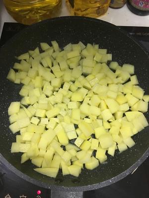 土豆焖腐乳的做法 步骤5