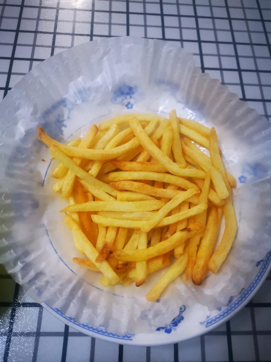 不用油也能炸出香脆好吃的薯条（空气炸锅版）