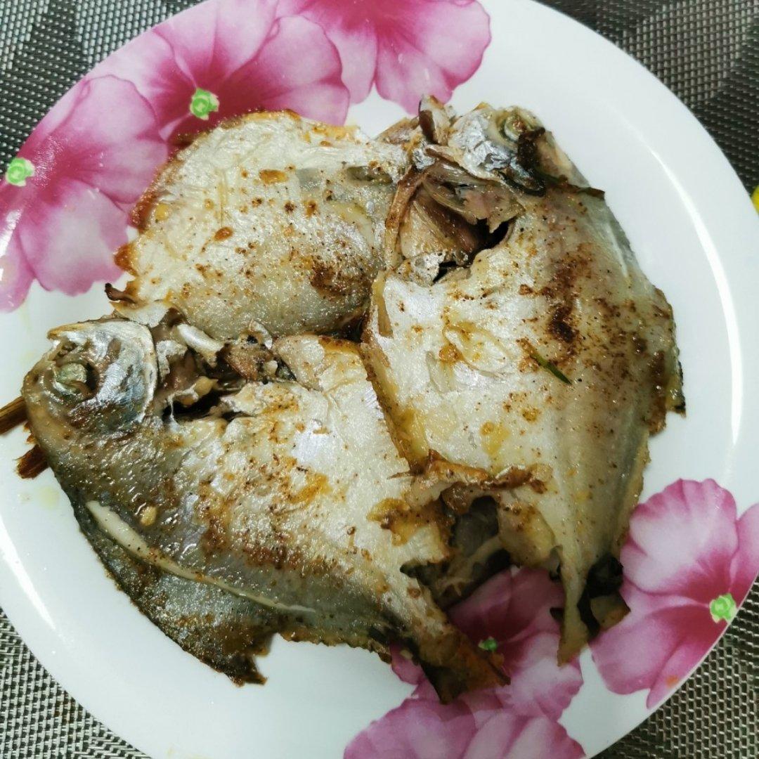 干煎椒盐鲳鱼