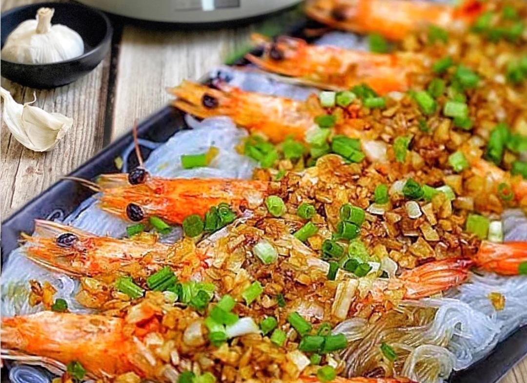 零难度的蒜蓉粉丝蒸虾，鲜香可口！