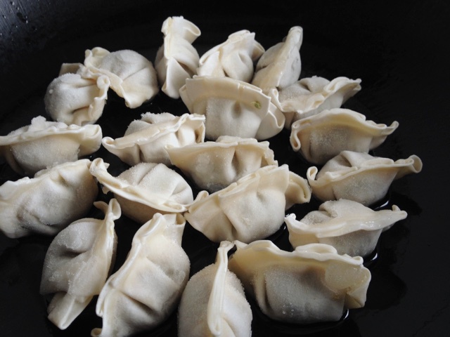 速冻水饺吃腻了吗~变锅贴吧(๑´ڡ`๑)