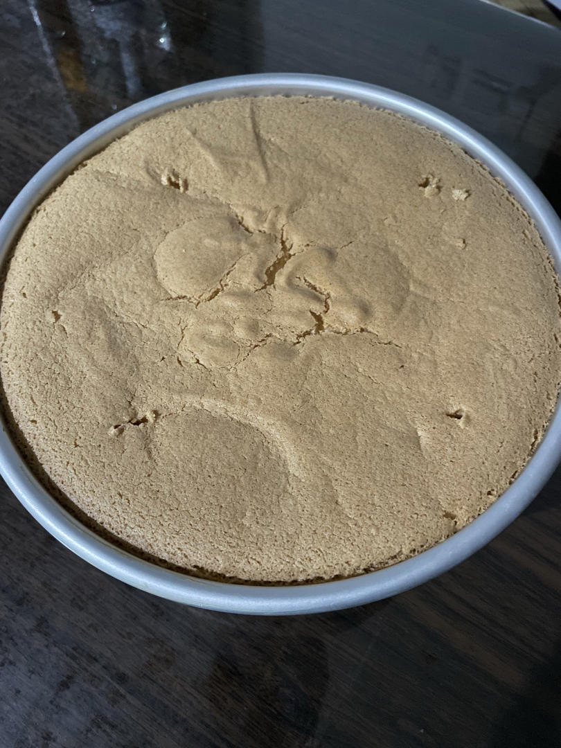 新手必成8寸生日蛋糕（详细多图干货经验分享，解决戚风蛋糕塌陷，奶油饰面涂不好，烤箱温度不好掌握等各种问题）