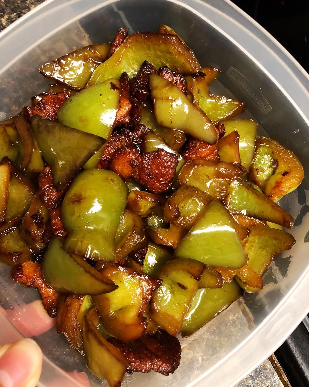 家常青椒干煸五花肉