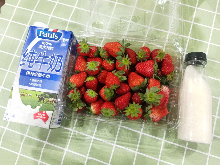 网红草莓鲜牛乳｜草莓牛奶