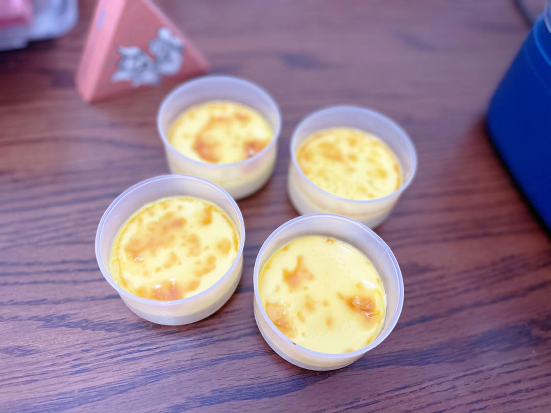 Crèmebrulée。法式烤布雷。焦糖布丁。