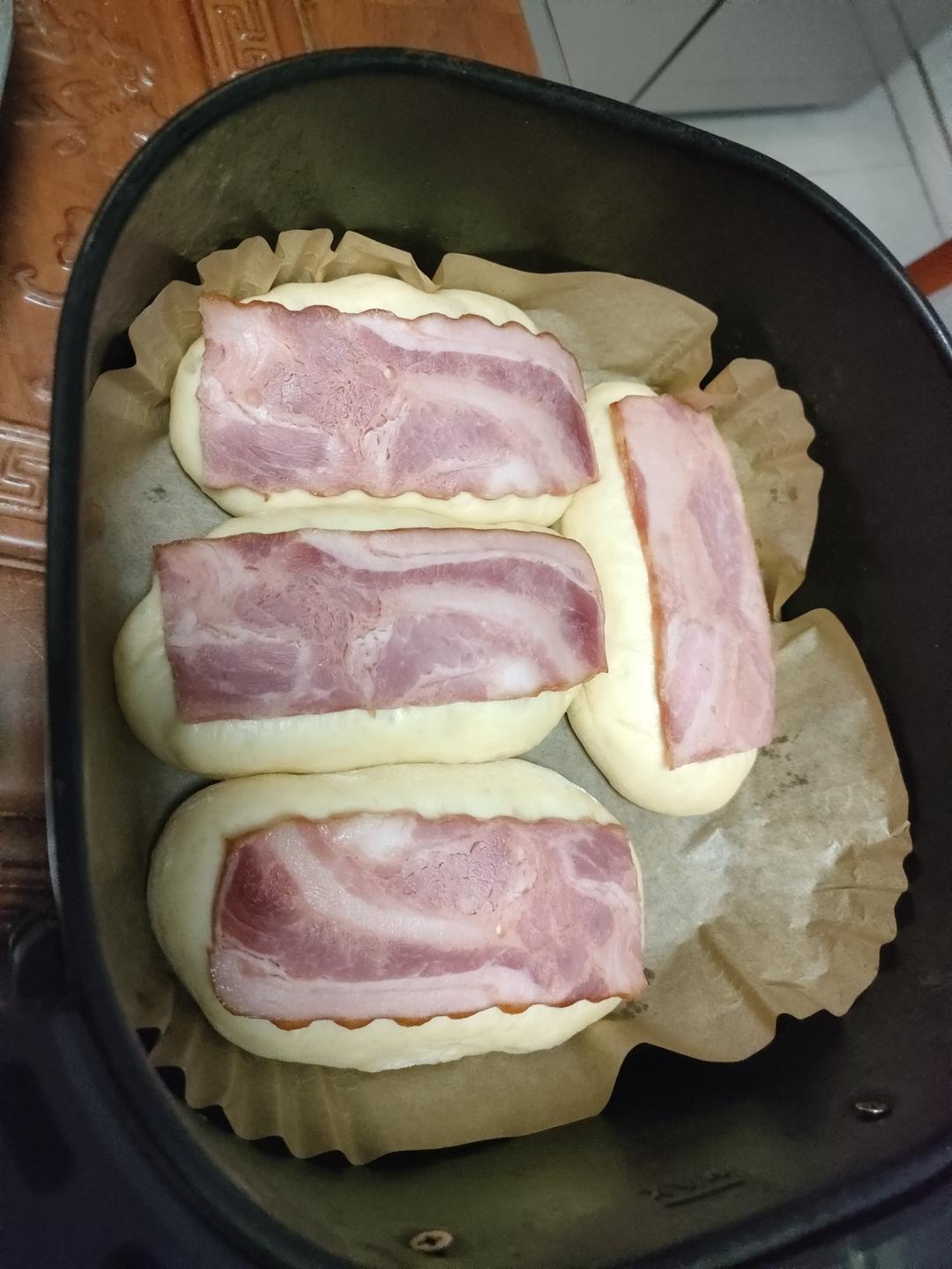 【培根沙拉面包】