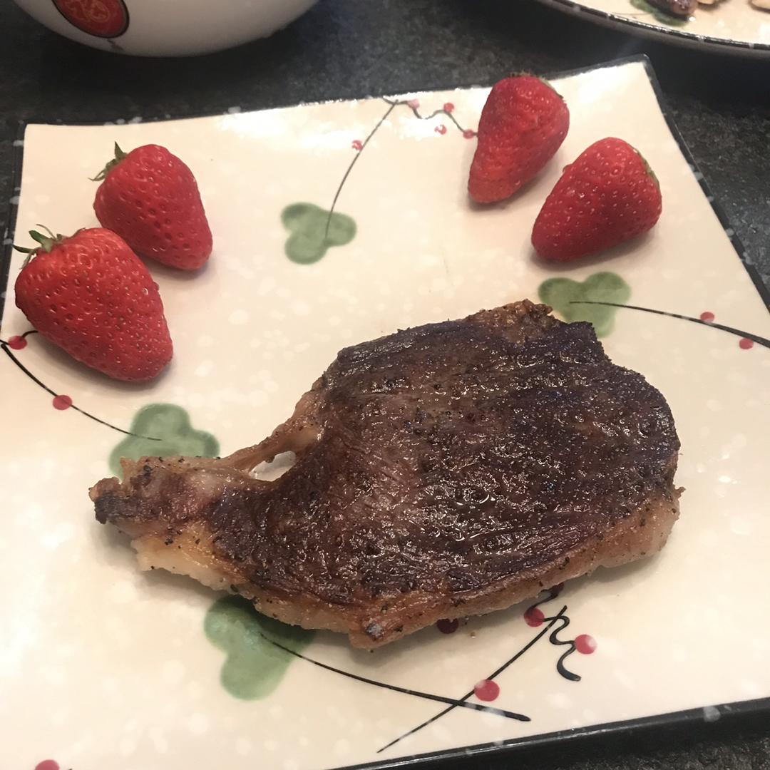 这些煎牛排的小技巧你们都会吗？