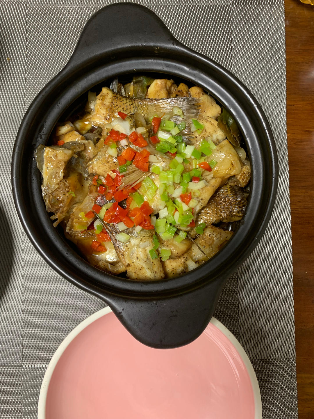 砂锅焗鲈鱼