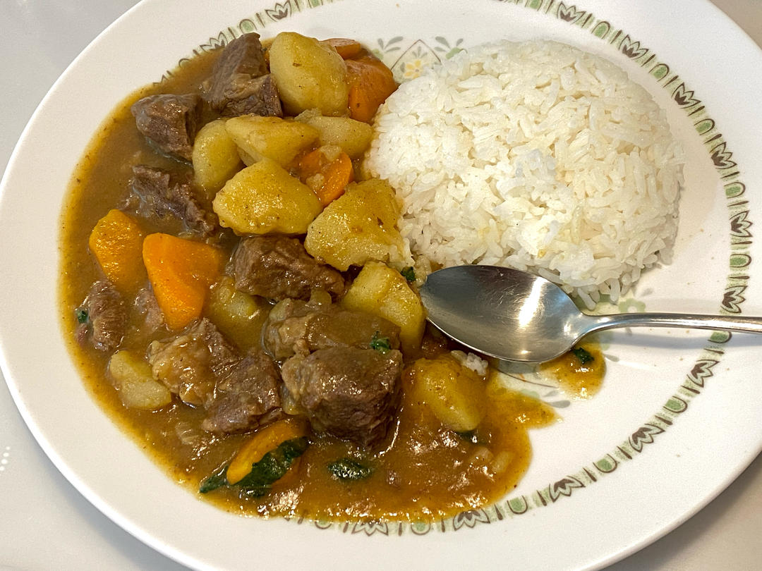 土豆胡萝卜牛肉咖喱饭
