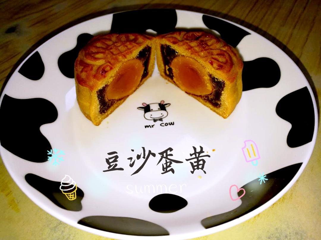 广式月饼－－蛋黄豆沙月饼