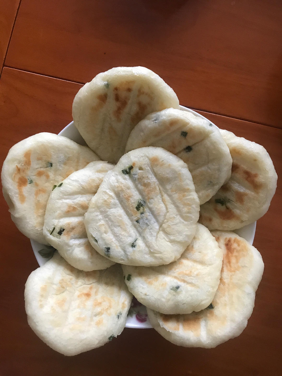 懒人版葱香发面饼 要多软有多软 零失败的方子 附细节视频详解