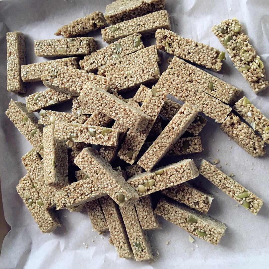 多哥的怡姐姐做的南瓜籽芝麻糖