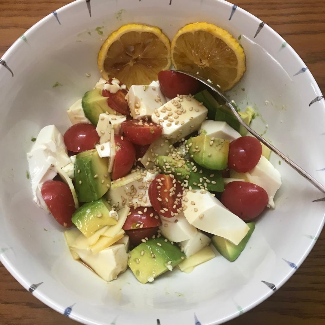 牛油果豆腐番茄沙拉