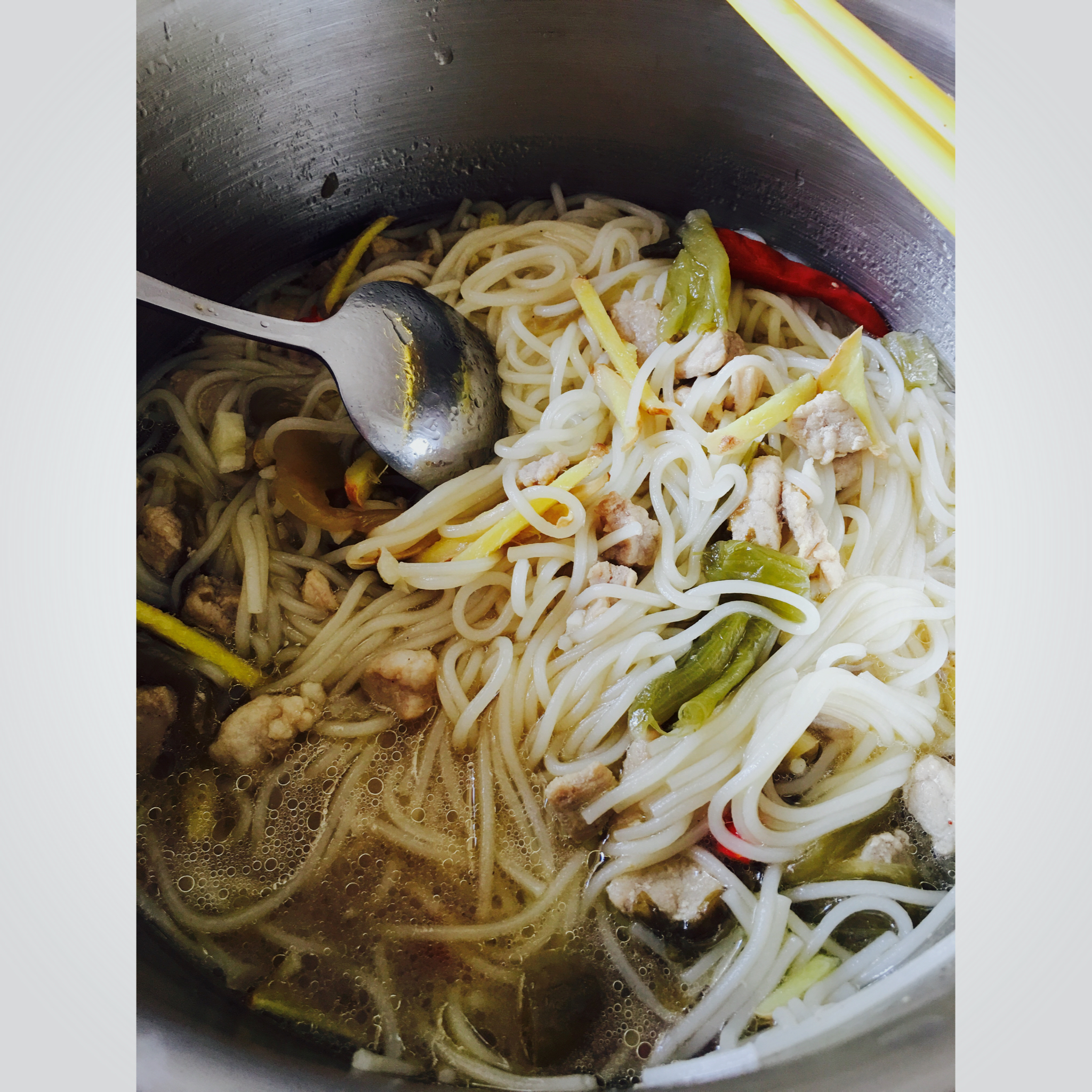 自制老坛酸菜面