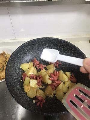 孜然土豆小香肠的做法 步骤9