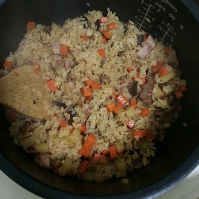 土豆焖饭（电饭锅版）