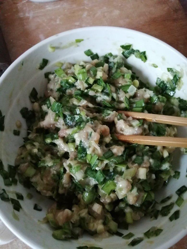 韭菜猪肉饺子(最简单最好吃又最多汁的饺子)