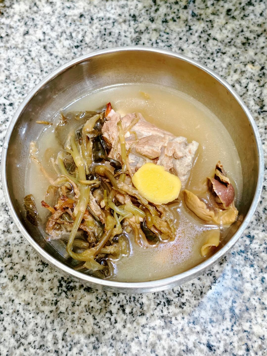 金线莲陈肾猪骨汤