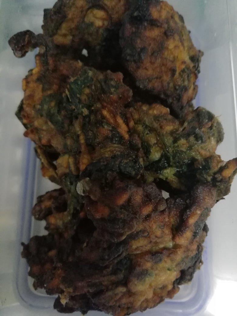 油炸菠菜米饼