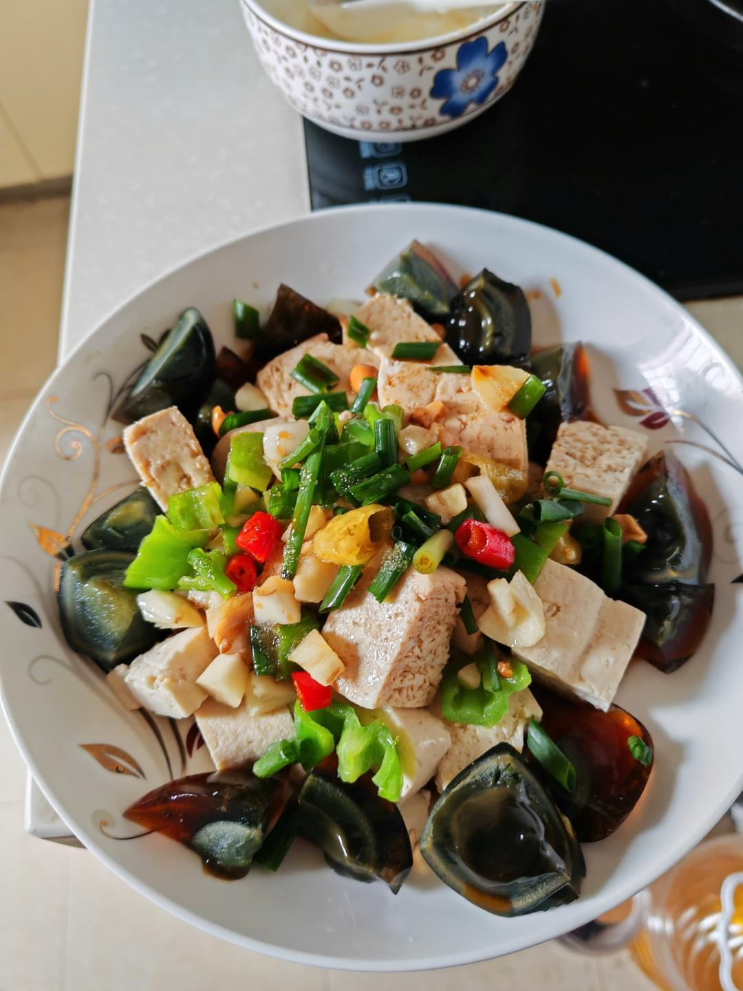 皮蛋拌豆腐