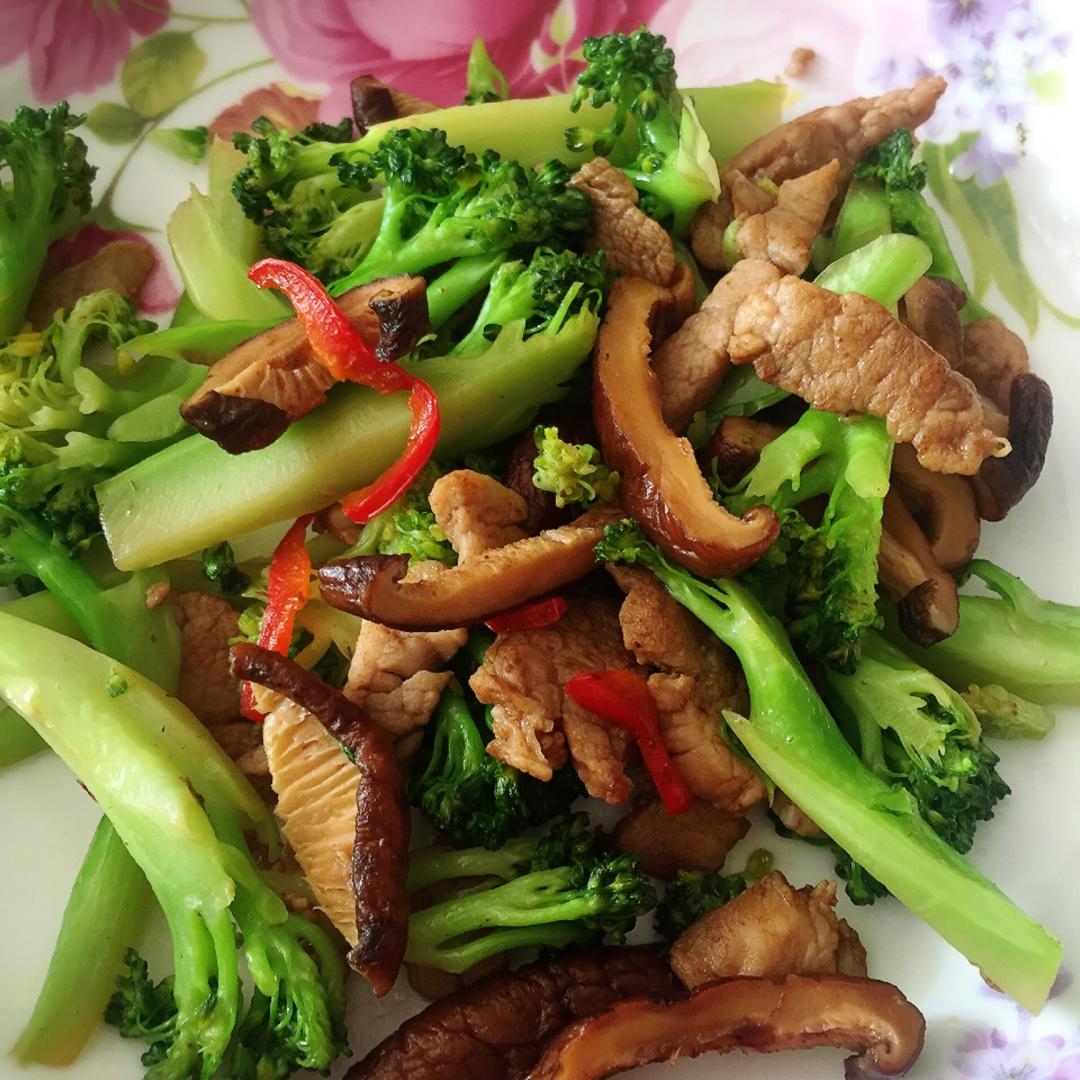 蓝瘦香菇
（西蓝花瘦肉炒香菇）
