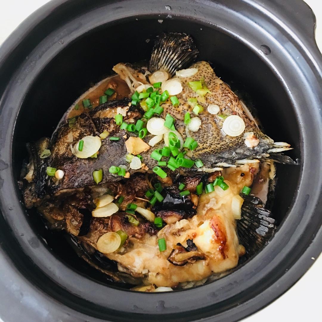 lilyinqz做的这么做中餐厅里的砂锅鱼头煲超简单