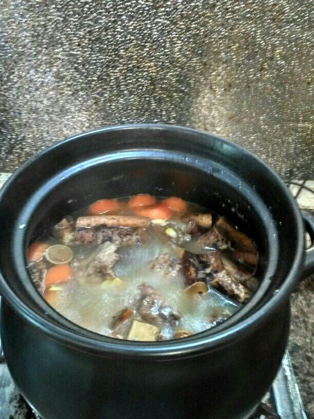 五指毛桃煲鸡汤