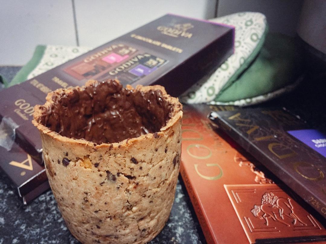 【视频食谱】巧克力燕麦曲奇杯