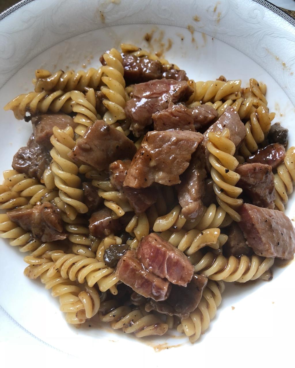四分钟煎好一块鲜嫩多汁的牛排