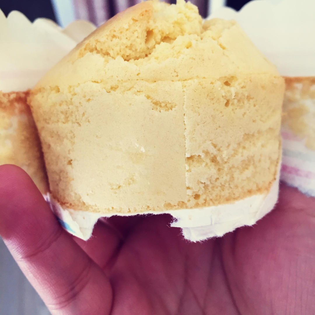 原味海绵纸杯蛋糕（非常适合裱花、盖糖皮的cupcake方子）