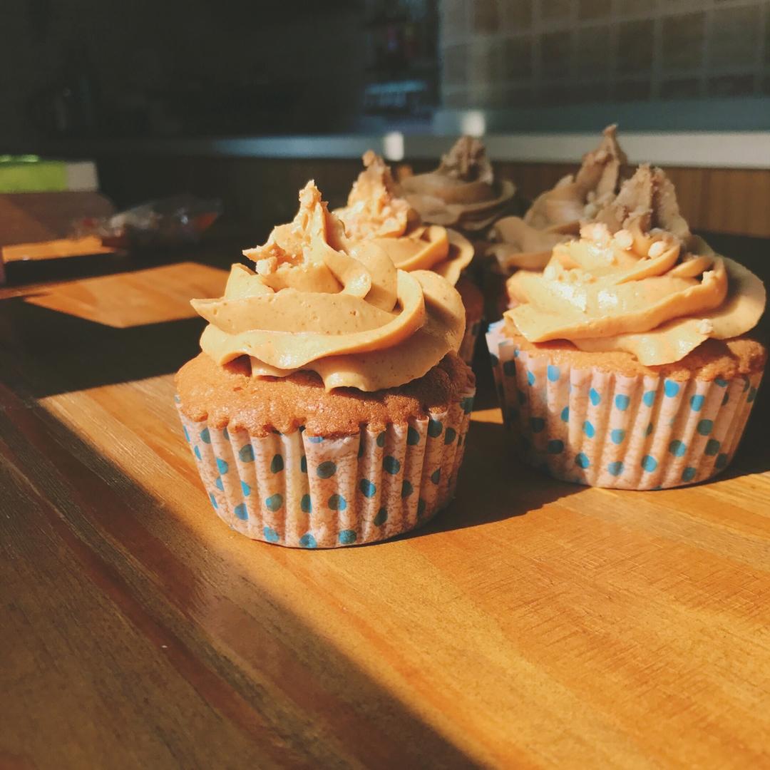玛莎斯图尔特的花生奶油&果酱杯子蛋糕
