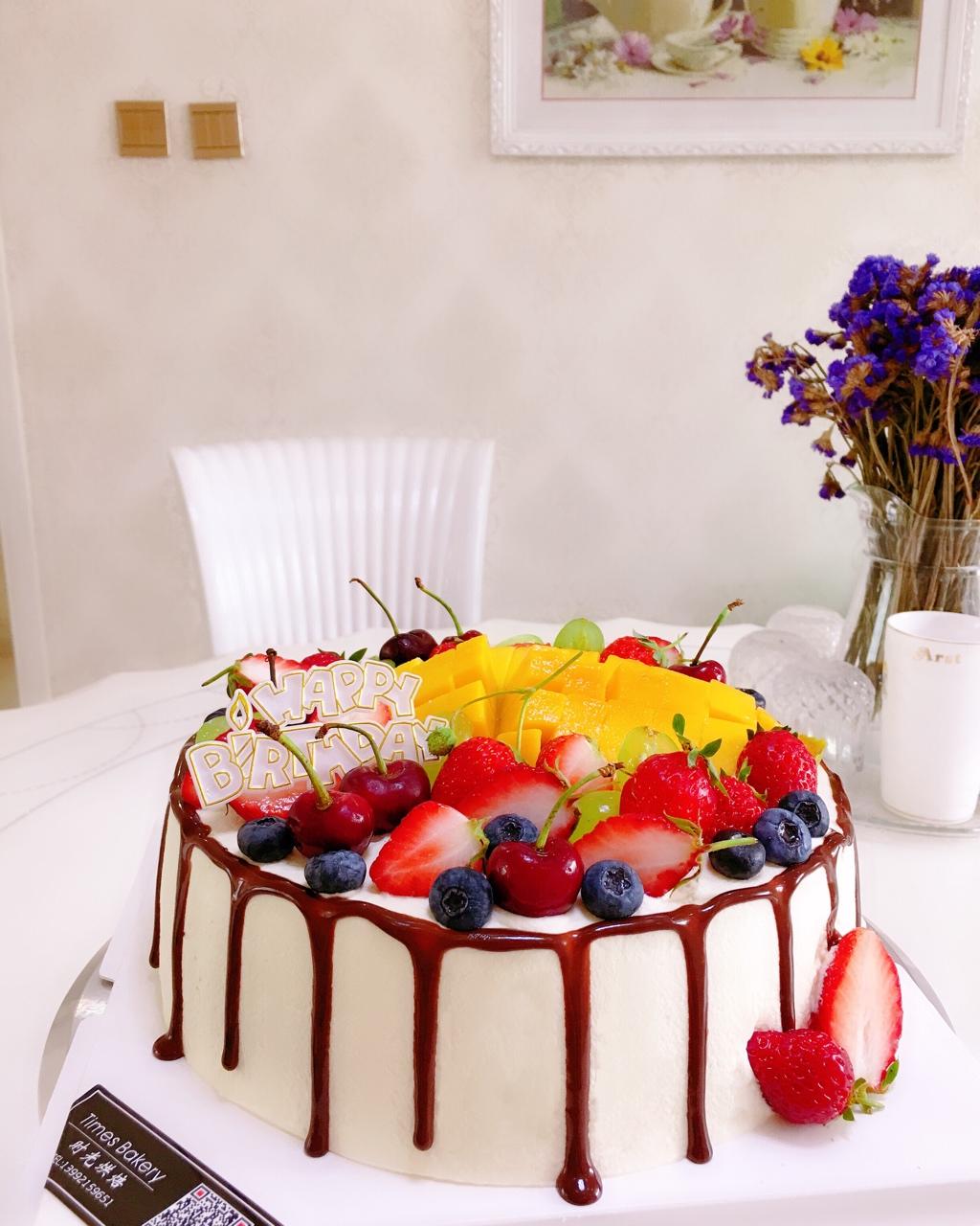 brightjing做的8寸水果生日蛋糕